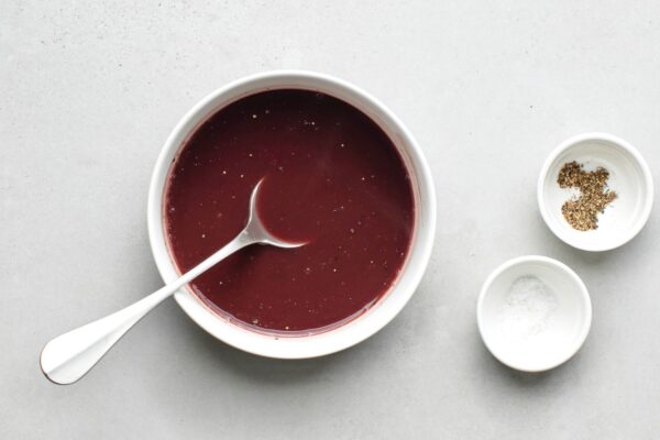 Sauce bordelaise dans un contenant